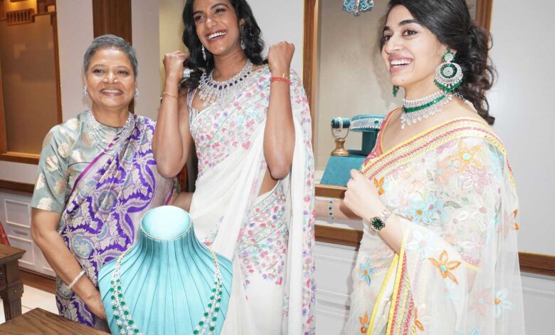 Olympic Medalist PV Sindhu inaugurates Vasundhara, a flaship jewellery store
