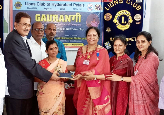 All Women Lions Club Hyderabad Petals  donates power loom to Kasturi woman weaver from Narayanpet
