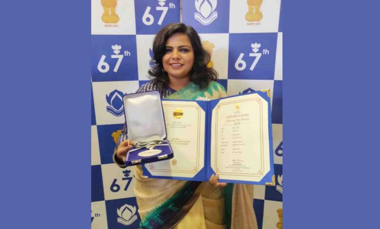 Director and Cinematographer Savita Singh remembers "Halyna Hutchins" while receiving her second National Award!