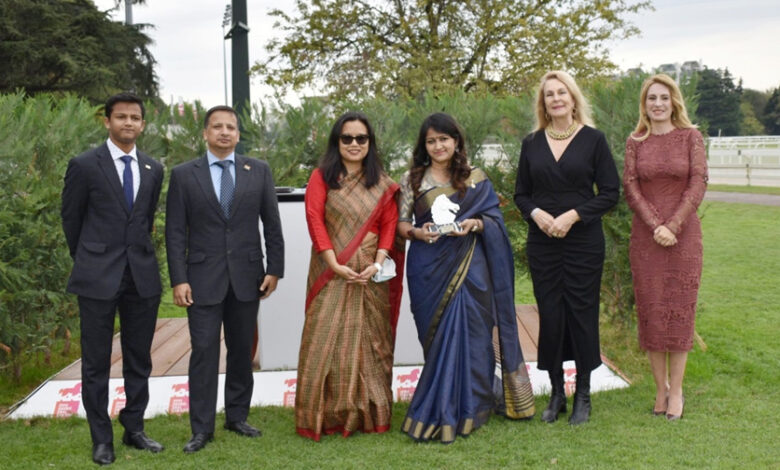 Indian artist Swati Ghosh wins The 'Arte and Cavallo Trofeo' award in Milan for her artwork "Power of Energy"