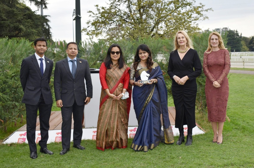 Indian artist Swati Ghosh wins The 'Arte and Cavallo Trofeo' award in Milan for her artwork "Power of Energy"